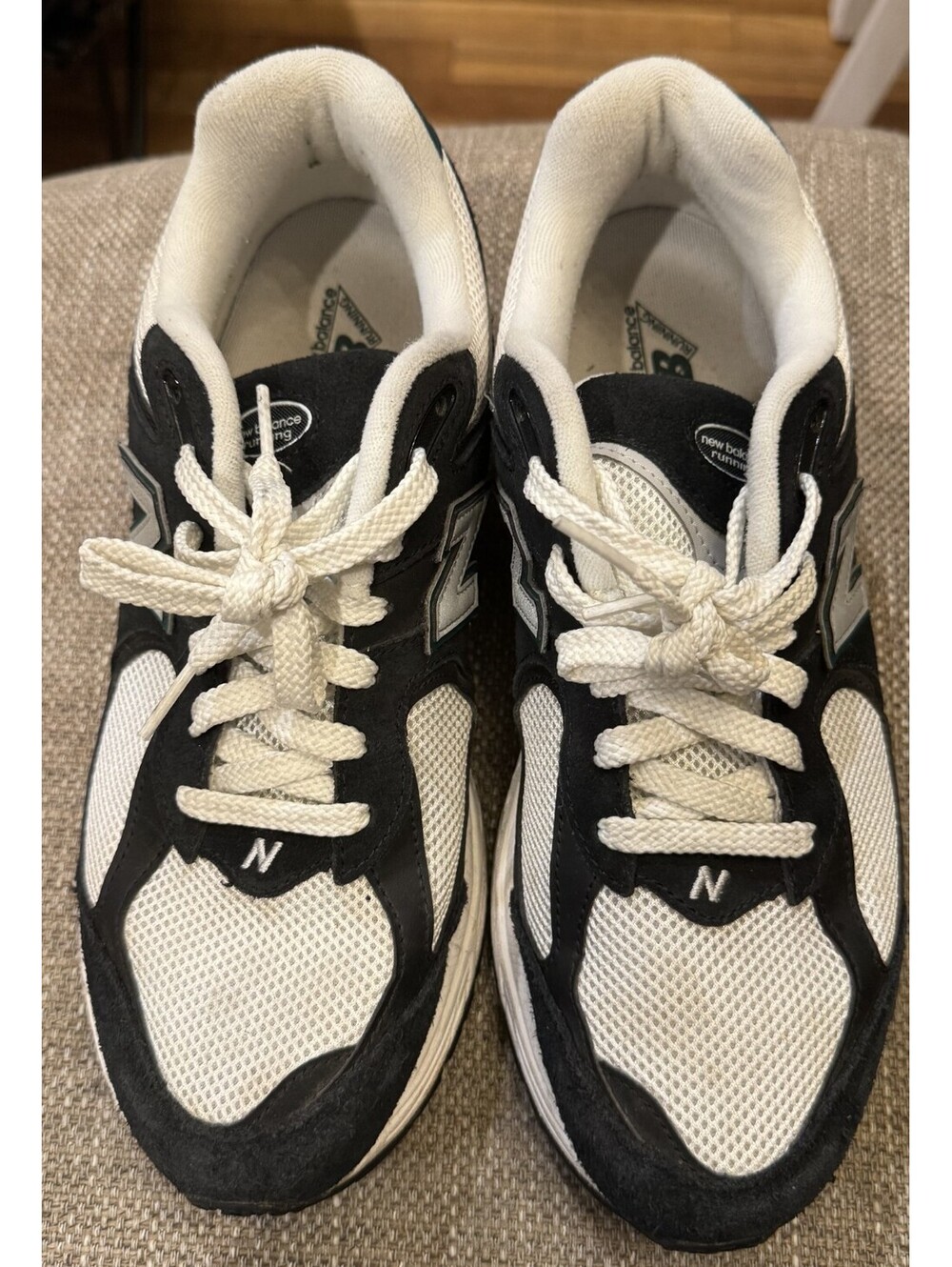 Mens New Balance White With Black Suede/Green Trim 2002R Sneakers 9M
